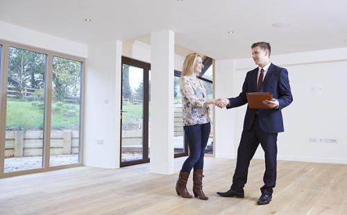 Guide - When to hire a broker