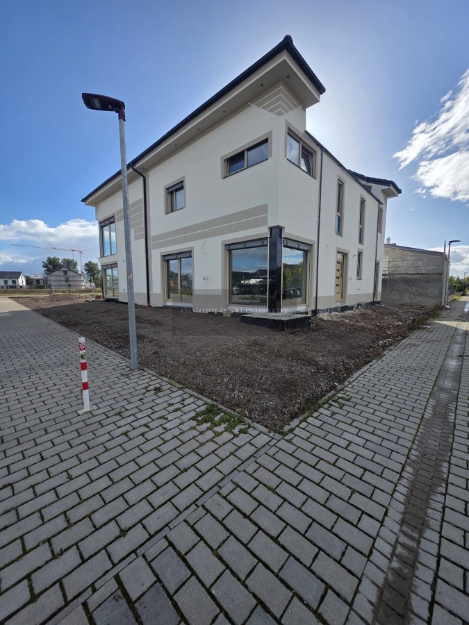 121c9860-b4b2-4ec3-a5ef-b52c9813a999