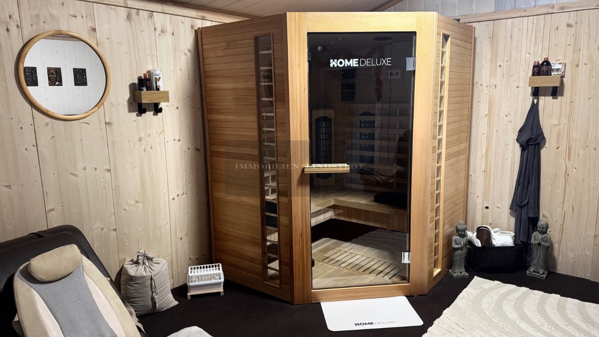 Sauna mit Dusche und Gästehaus